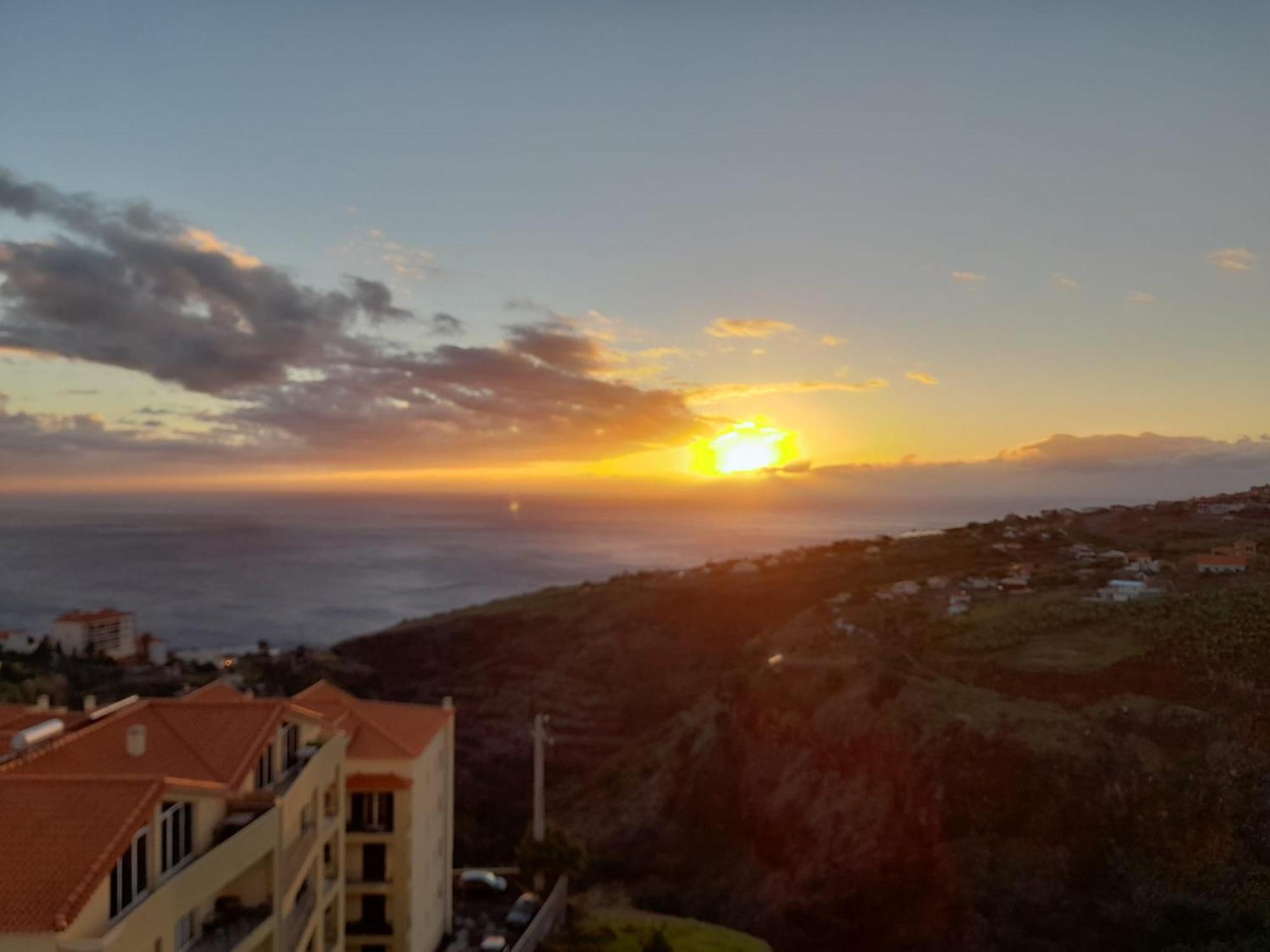Апартаменты Sunset Star With Sea View Кальета Экстерьер фото